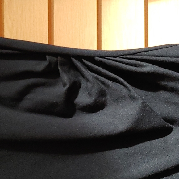 Kenneth Cole size 6 black dress with white zipper on back - Picture 2 of 4